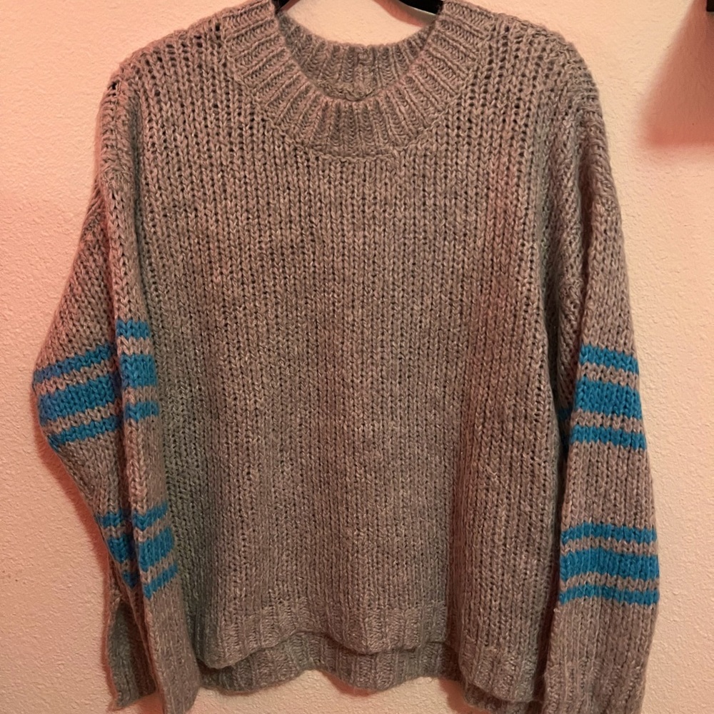 Womens sweater (L)